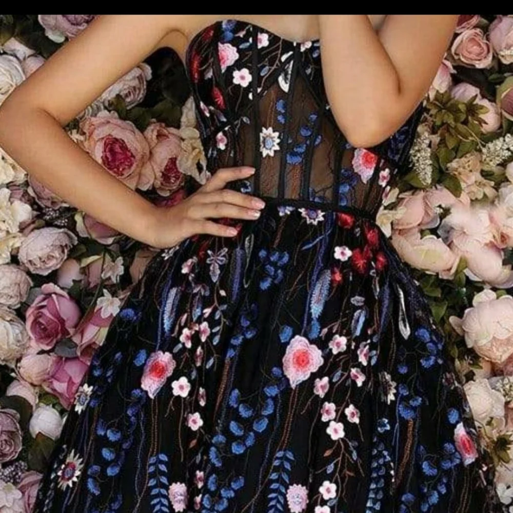 Clarisse feather and flower black dress - Picture 3 of 5